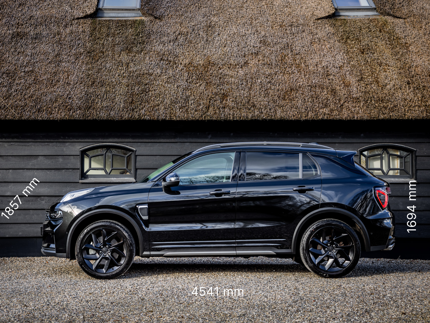 Afmetingen Lynk & Co 01 – lengte 4541 mm, breedte 1857 mm, hoogte 1694 mm – hybride SUV bij Versteegh Automotive.